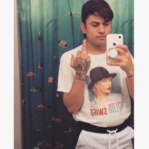 Meet your Posher, Jonathan